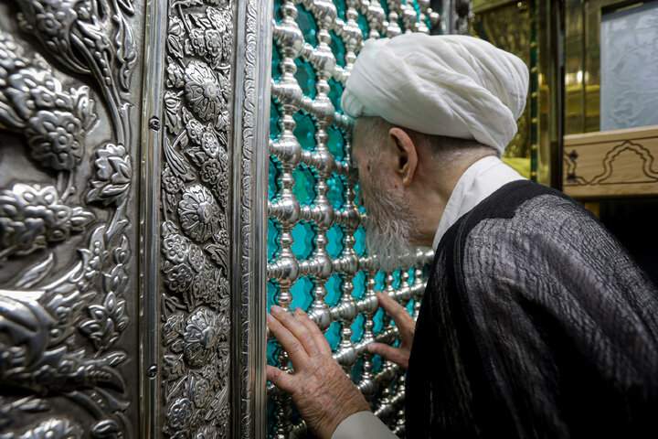 Photos: Ayatollah Sobhani's pilgrimage to Imam Reza Holy Shrine