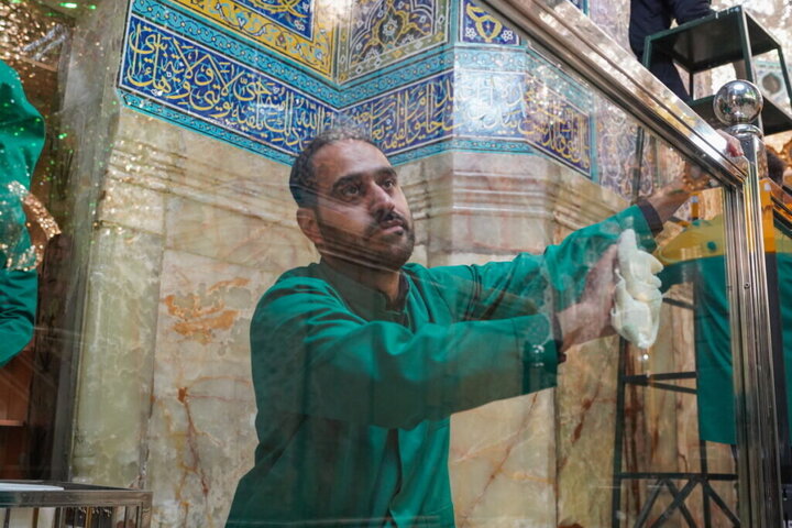 تقرير مصور/ تنظيف مرقد السيدة المعصومة في مدينة قم