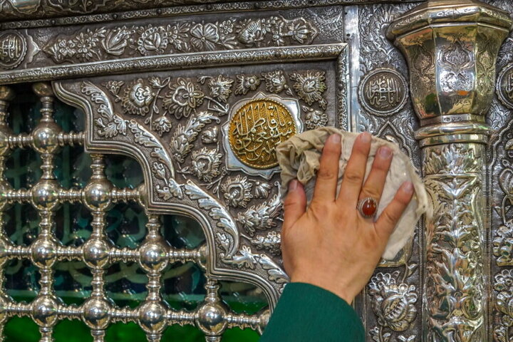 تقرير مصور/ تنظيف مرقد السيدة المعصومة في مدينة قم