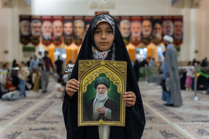 یاد رهبر شهید هنوز در دل ها جاریست