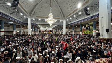 ویدیو | طنین شعار مرگ بر آمریکا در مراسم چهلم آقای شهید ایران در حرم بانوی کرامت