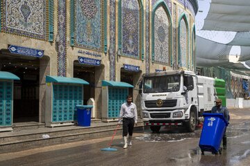 تقرير مصور/ الشؤون الخدمية للعتبة العباسية تنفذ حملة لغسل الطرق المحيطة بحرم أبي الفضل(ع)