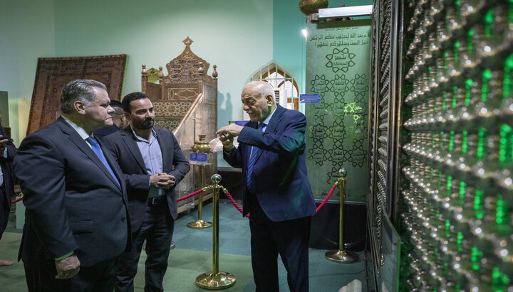 تقرير مصور/ نائب الامين العام للعتبة الحسينية يستقبل السفير البرازيلي لدى العراق ألفريدو ليوني