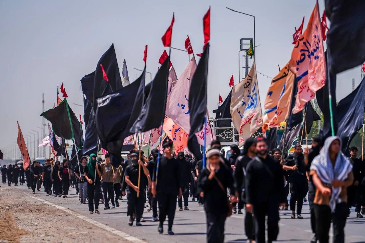 Galeri Foto: Warga Irak Berjalan Kaki ke Samarrah Jelang Haul Imam Hasan al-Askari as