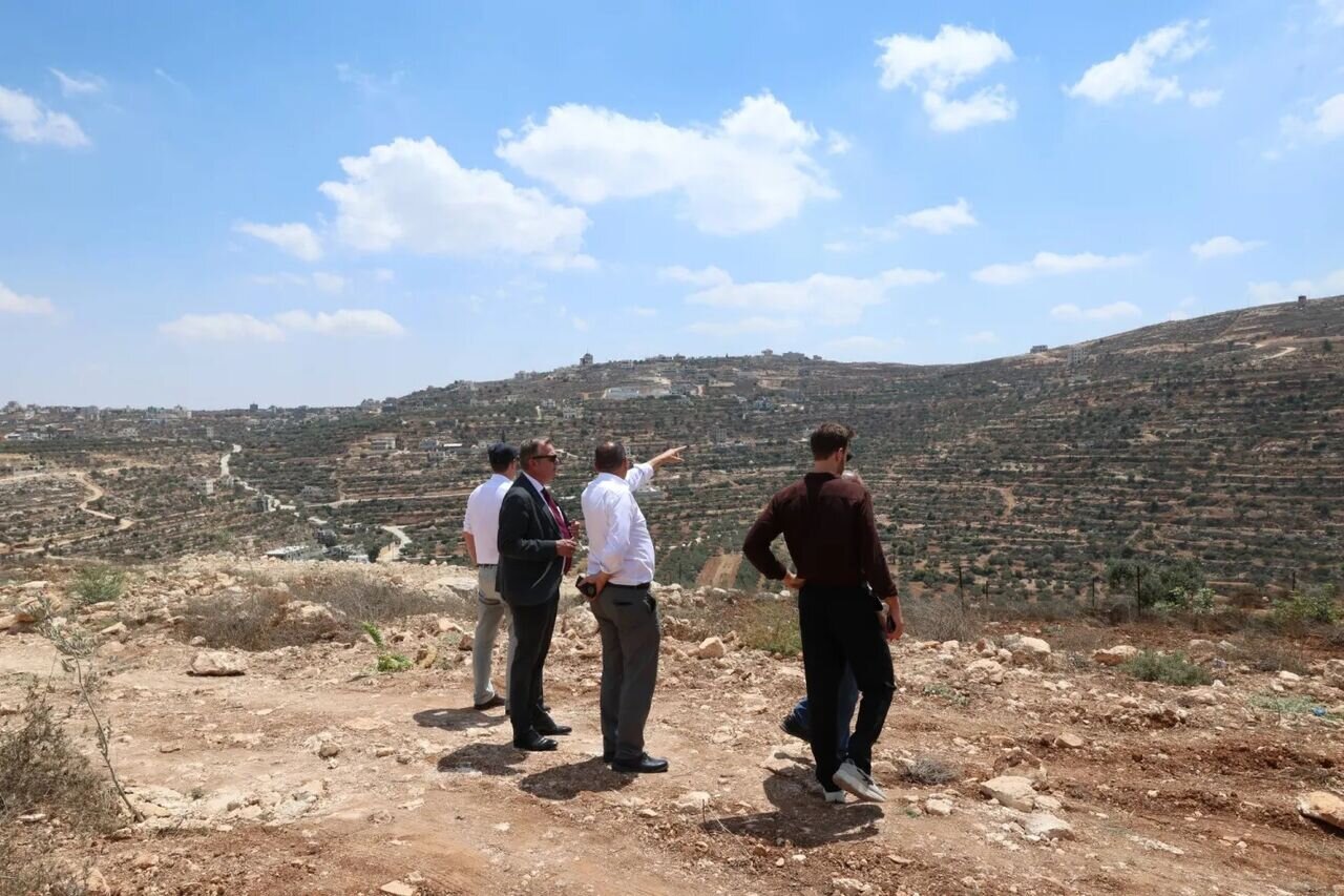 “Projeya niştecîkirinê ya ‘E1’, Kereza Rojava perçe dike û Qudsê Rojhilat dorpêç dike.”