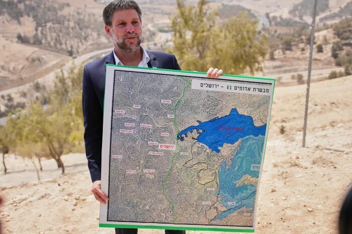 “Projeya niştecîkirinê ya ‘E1’, Kereza Rojava perçe dike û Qudsê Rojhilat dorpêç dike.”