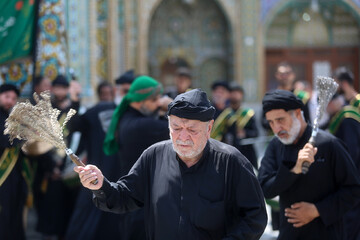 Foto Xəbər \ Həzrət Məsumənin (s) hərəmində İmam Həsən Əskərinin (əleyhi səlam) şəhadəti münasibətilə matəm mərasimi