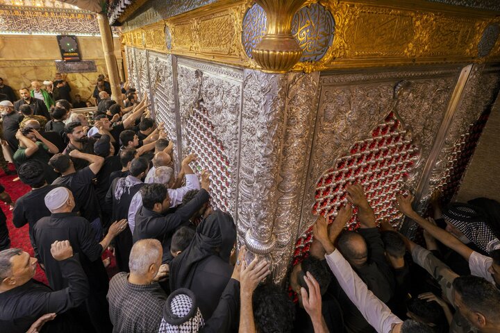 تقرير مصور/ إحياء ليلة الجمعة عند مرقد الإمامين العسكريين (عليهما السلام) في سامراء