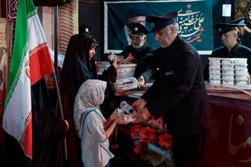 Photos: Distribution of 20,000 servings of blessed food by Razavi Shrine in memory of martyred leader of Revolution – 1