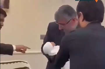 ویدیو | تقدیر کنسولگری ایران از خانواده عراقی که نام نوزادشان را »علی خامنه‌ای« گذاشت