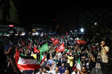 منتظران ظهور در میدان ولیعصر(عج) گرد هم آمدند
