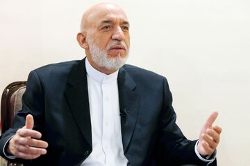حامد کرزی: ترک افغانستان یعنی تسلیم شدن در برابر محدودیت‌های آموزشی طالبان