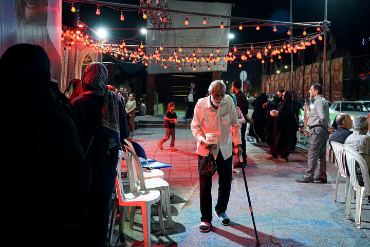 Photos: Distribution of 20,000 servings of blessed food by Razavi Shrine in memory of martyred leader of Revolution – 1