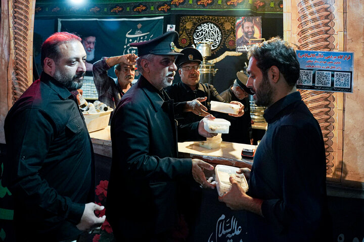 Photos: Distribution of 20,000 servings of blessed food by Razavi Shrine in memory of martyred leader of Revolution – 1