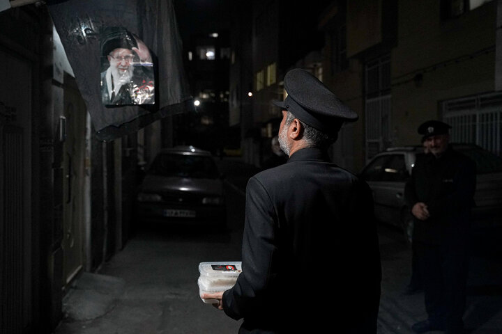 Photos: Distribution of 20,000 servings of blessed food by Razavi Shrine in memory of martyred leader of Revolution – 2