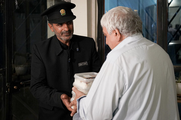 Photos: Distribution of 20,000 servings of blessed food by Razavi Shrine in memory of martyred leader of Revolution – 2