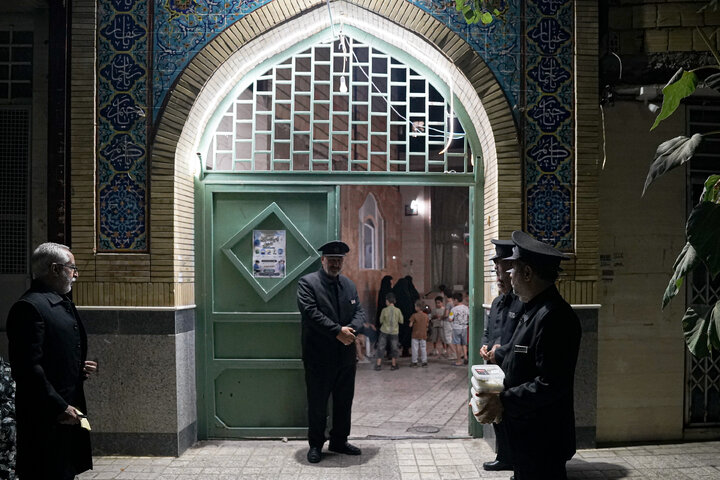 Photos: Distribution of 20,000 servings of blessed food by Razavi Shrine in memory of martyred leader of Revolution – 2