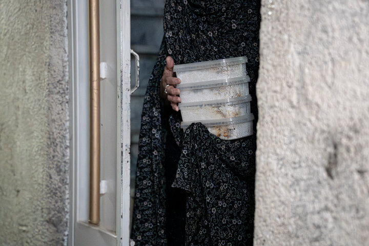 Photos: Distribution of 20,000 servings of blessed food by Razavi Shrine in memory of martyred leader of Revolution – 2