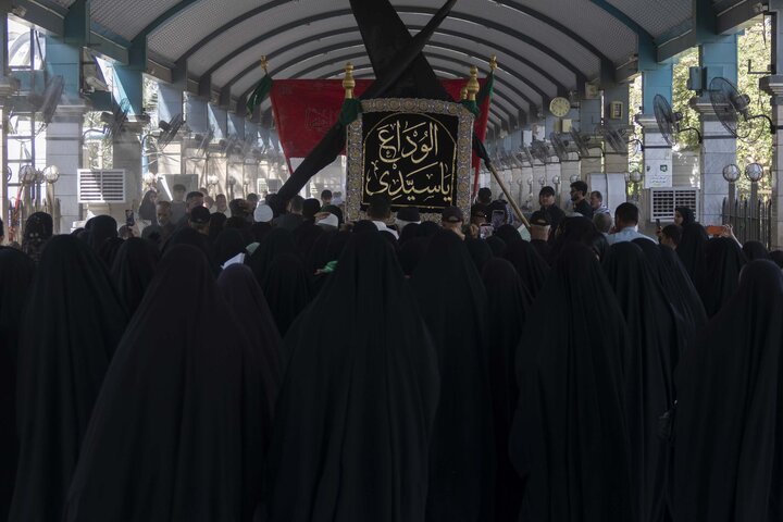تقرير مصور/ تشييع النعش الرمزي للإمام الحسن العسكري (ع) عند العتبتين المقدستين بكربلاء