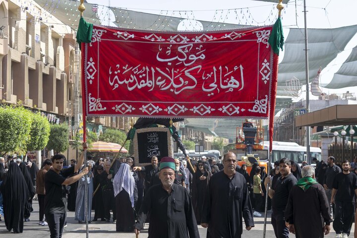 تقرير مصور/ تشييع النعش الرمزي للإمام الحسن العسكري (ع) عند العتبتين المقدستين بكربلاء