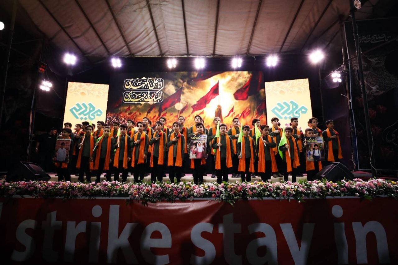 منتظران ظهور در میدان ولیعصر(عج) گرد هم آمدند