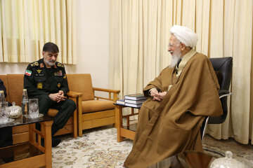 Ayatollah Javadi Amoli Says Public Presence Is Key to Divine Victory, Urges Officials to Serve with Sincerity