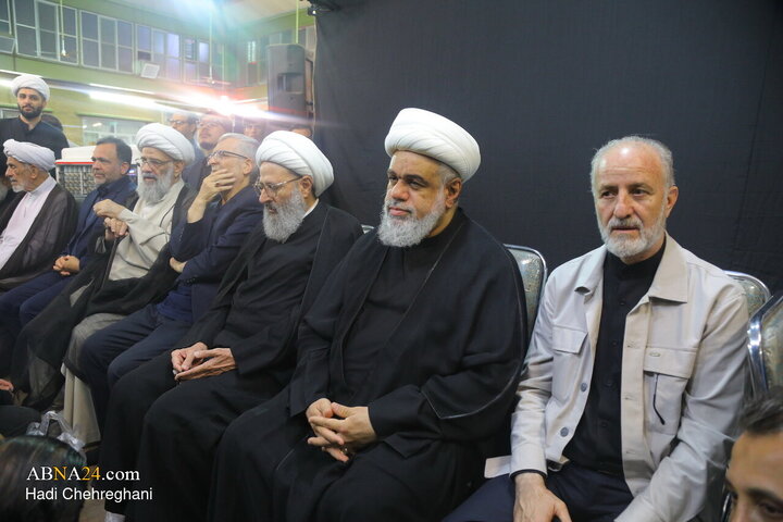 تقرير مصور/ مراسم إحياء الذكرى الأربعينية لدفن الشهيد القائد السيد الخامنئي" في مكتب المرجع السيستاني