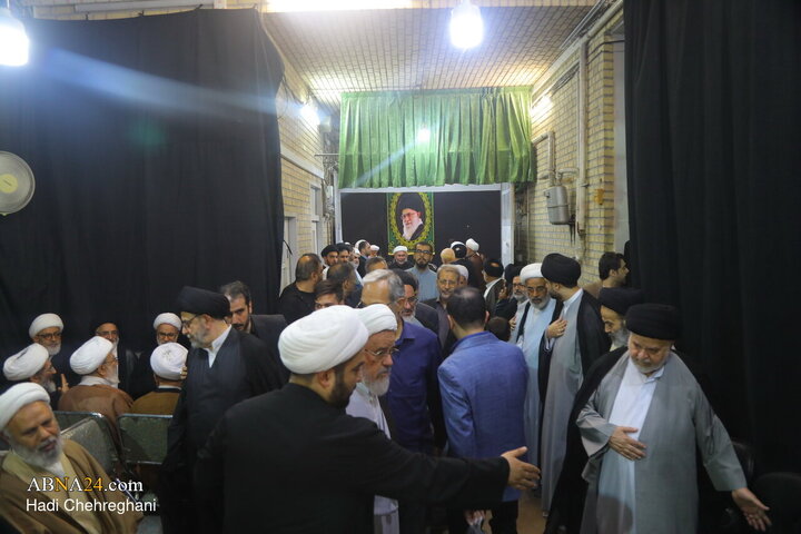 تقرير مصور/ مراسم إحياء الذكرى الأربعينية لدفن الشهيد القائد السيد الخامنئي" في مكتب المرجع السيستاني