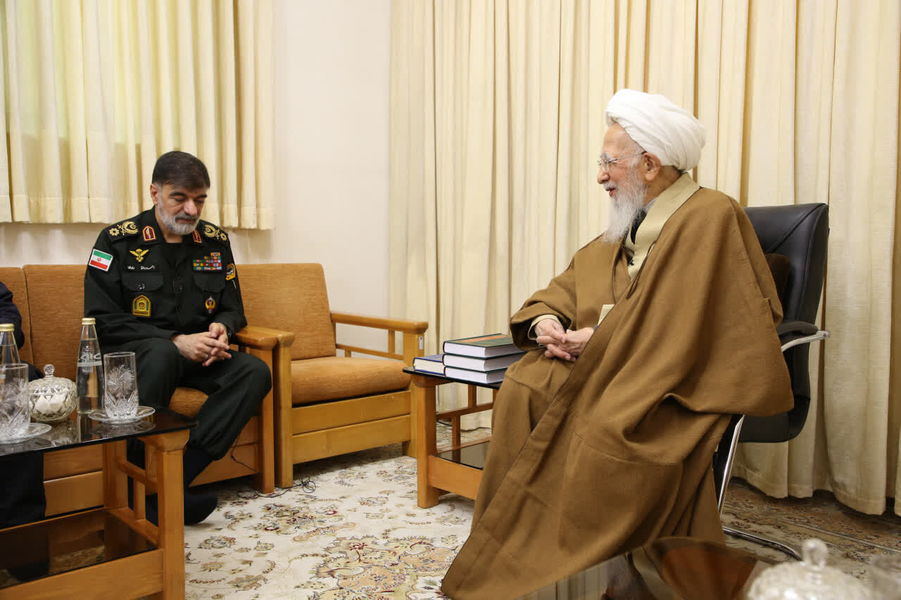 Ayatollah Javadi Amoli Says Public Presence Is Key to Divine Victory, Urges Officials to Serve with Sincerity