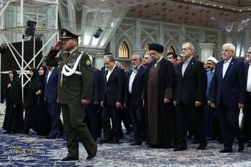 تقرير مصور/ الرئيس الإيراني وأعضاء حكومته يجددون العهد مع مبادئ الإمام الراحل