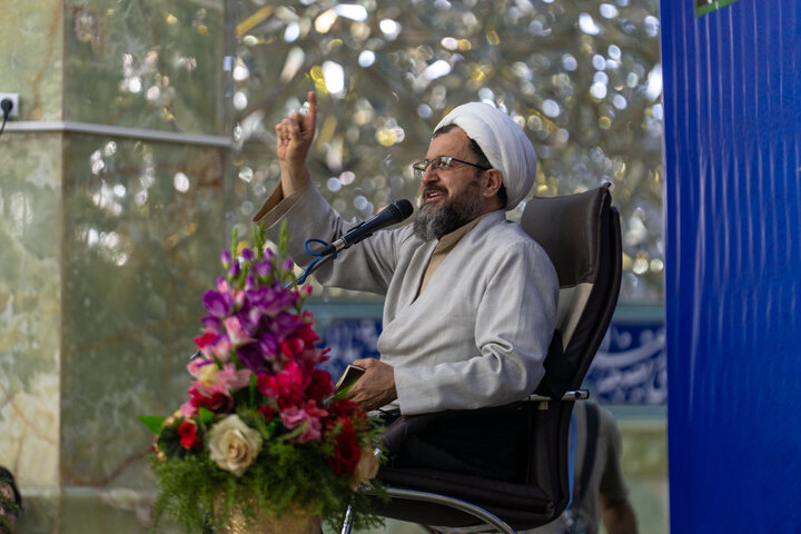 Photos: Dust-cleaning ceremony of Hazrat Masoumeh Holy Shrine with presence of Qom journalists