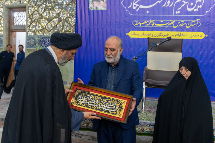 Photos: Dust-cleaning ceremony of Hazrat Masoumeh Holy Shrine with presence of Qom journalists