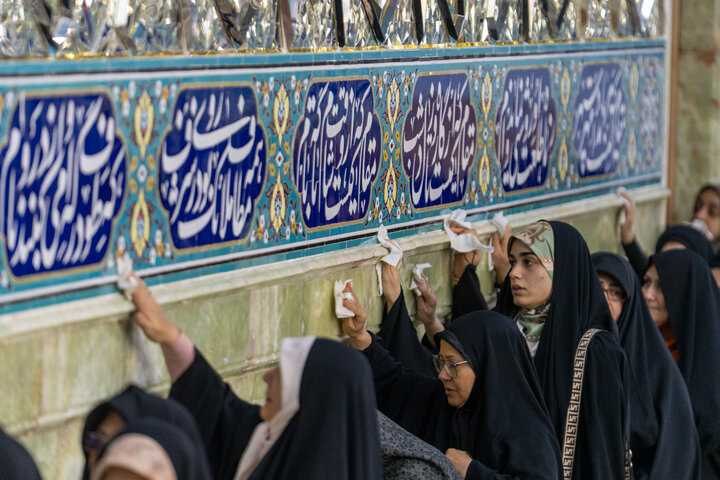 Photos: Dust-cleaning ceremony of Hazrat Masoumeh Holy Shrine with presence of Qom journalists