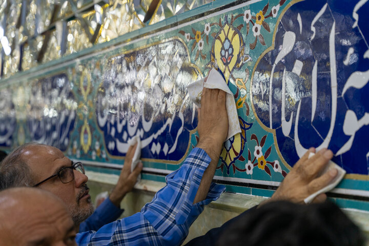 Photos: Dust-cleaning ceremony of Hazrat Masoumeh Holy Shrine with presence of Qom journalists