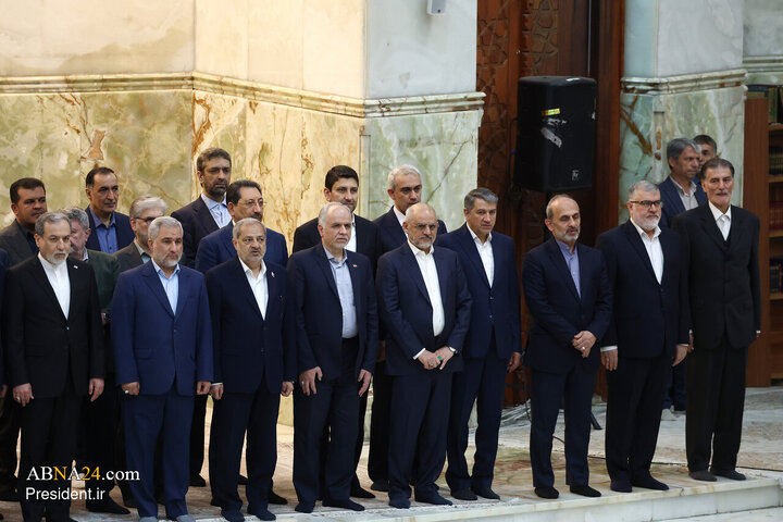 تقرير مصور/ الرئيس الإيراني وأعضاء حكومته يجددون العهد مع مبادئ الإمام الراحل
