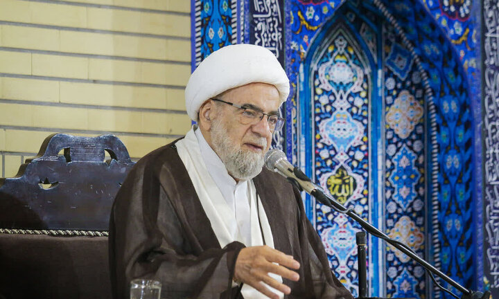 تاکید آیت الله طبسی بر دعا و توسل برای حفظ انقلاب اسلامی