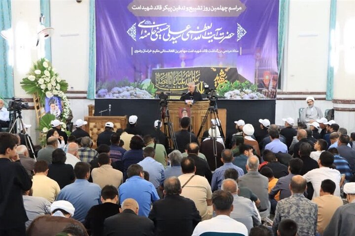 مراسم چهلم رهبر شهید با حضور مهاجران افغانستانی در مشهد برگزار شد