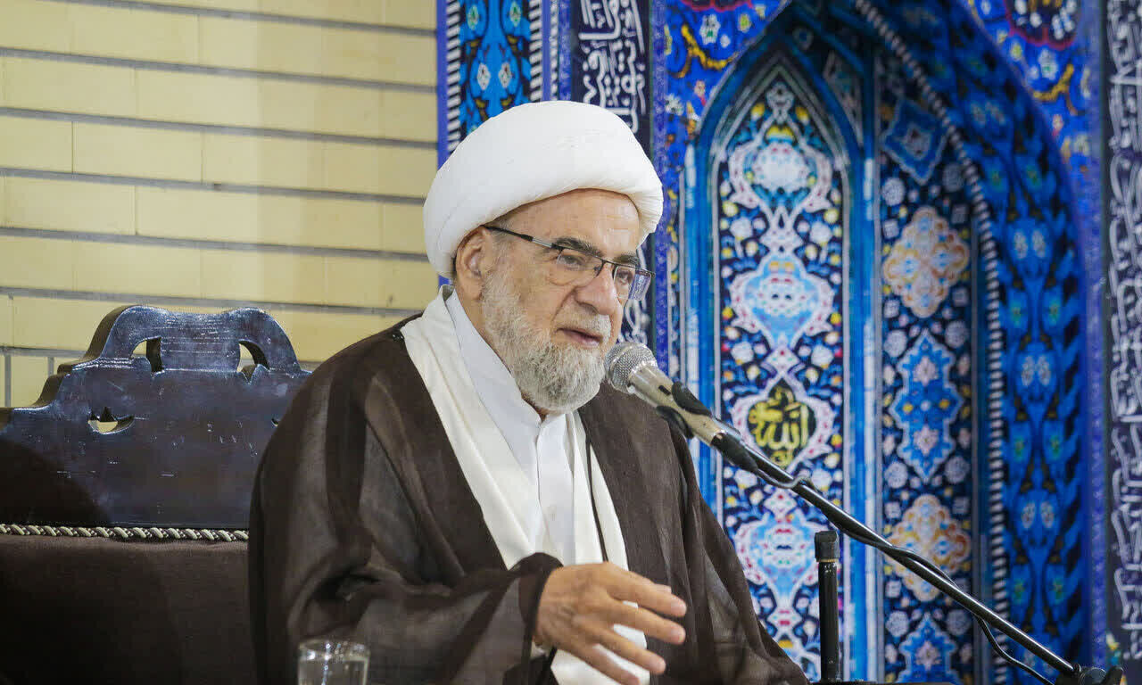 تاکید آیت الله طبسی بر دعا و توسل برای حفظ انقلاب اسلامی