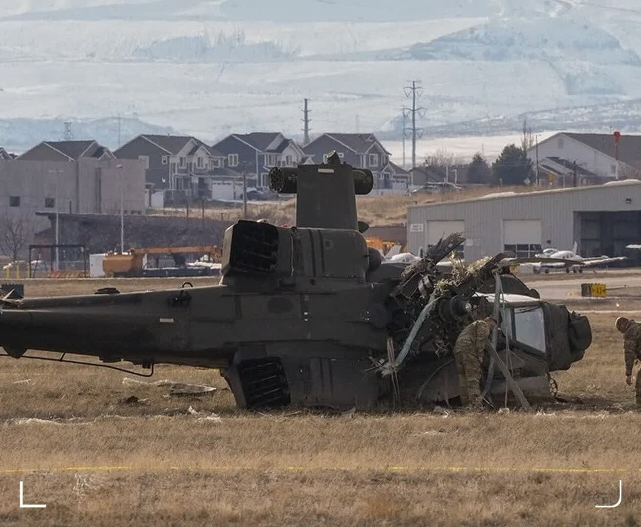 Ikasampung Bahagi ng US Apache Fleet, Naka-ground