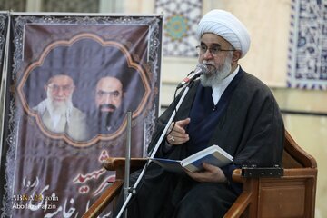آية الله رمضاني: الهوية الإسلامية الشاملة مفتاح الانتصار في مواجهة الاستكبار