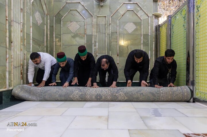 شست‌وشوی حرم مطهر حضرت ابوالفضل العباس(ع) پس از پایان ایام محرم و صفر
