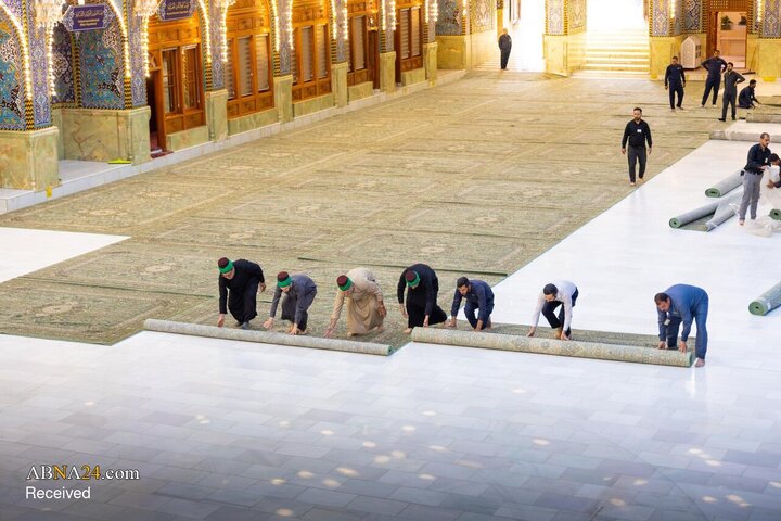 شست‌وشوی حرم مطهر حضرت ابوالفضل العباس(ع) پس از پایان ایام محرم و صفر