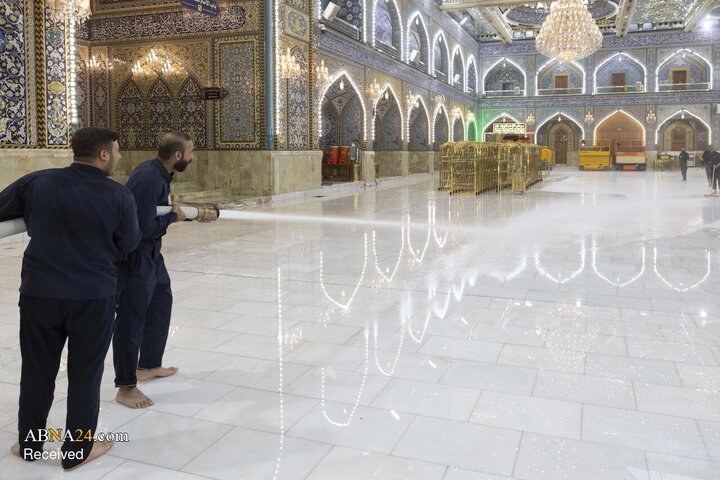 شست‌وشوی حرم مطهر حضرت ابوالفضل العباس(ع) پس از پایان ایام محرم و صفر
