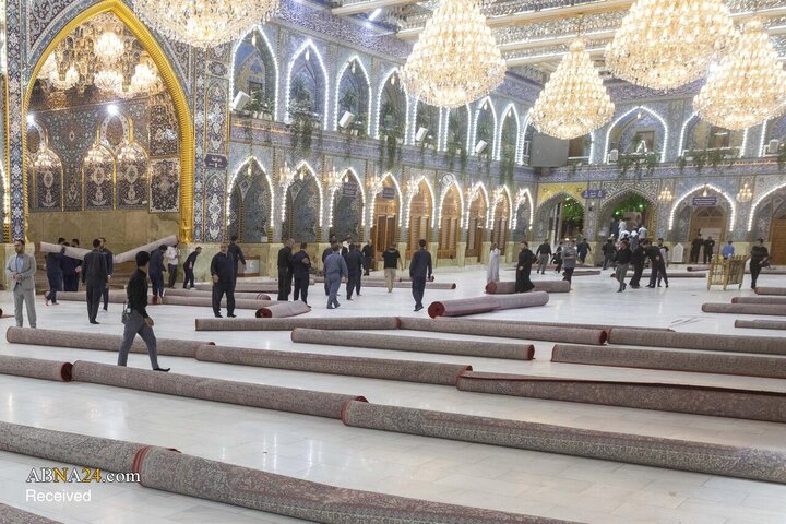 شست‌وشوی حرم مطهر حضرت ابوالفضل العباس(ع) پس از پایان ایام محرم و صفر