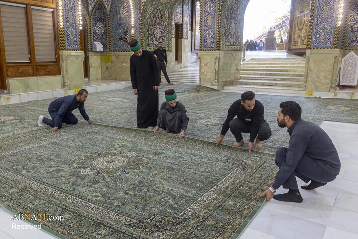 شست‌وشوی حرم مطهر حضرت ابوالفضل العباس(ع) پس از پایان ایام محرم و صفر