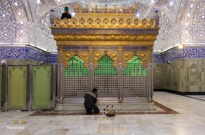 شست‌وشوی حرم مطهر حضرت ابوالفضل العباس(ع) پس از پایان ایام محرم و صفر