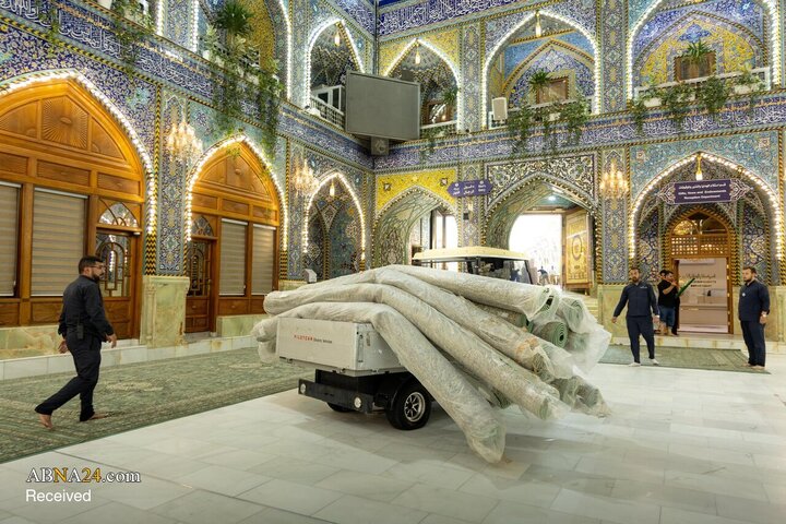 شست‌وشوی حرم مطهر حضرت ابوالفضل العباس(ع) پس از پایان ایام محرم و صفر