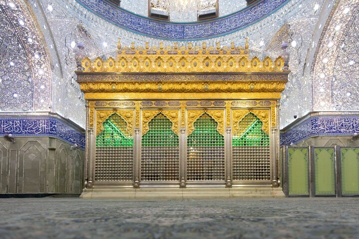 تقرير مصور/ خدم مرقد أبي الفضل العباس (ع) يجرون أعمال غسل الحرم الطاهر