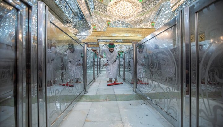 تقرير مصور/ مراسم غسل ضريح الإمام الحسين (ع)