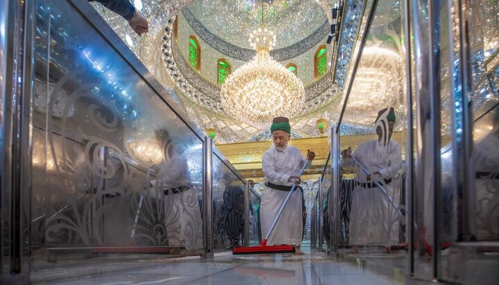 تقرير مصور/ مراسم غسل ضريح الإمام الحسين (ع)